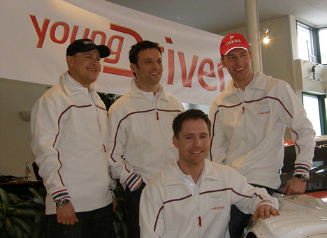 Tomas Enge (tv), Darren Turner (midten), Stefan Mücke (th) nede foran sidder Christoffer Nygaard - de fire udgør den faste besætning i Driver Aston Martin Racing teamet.